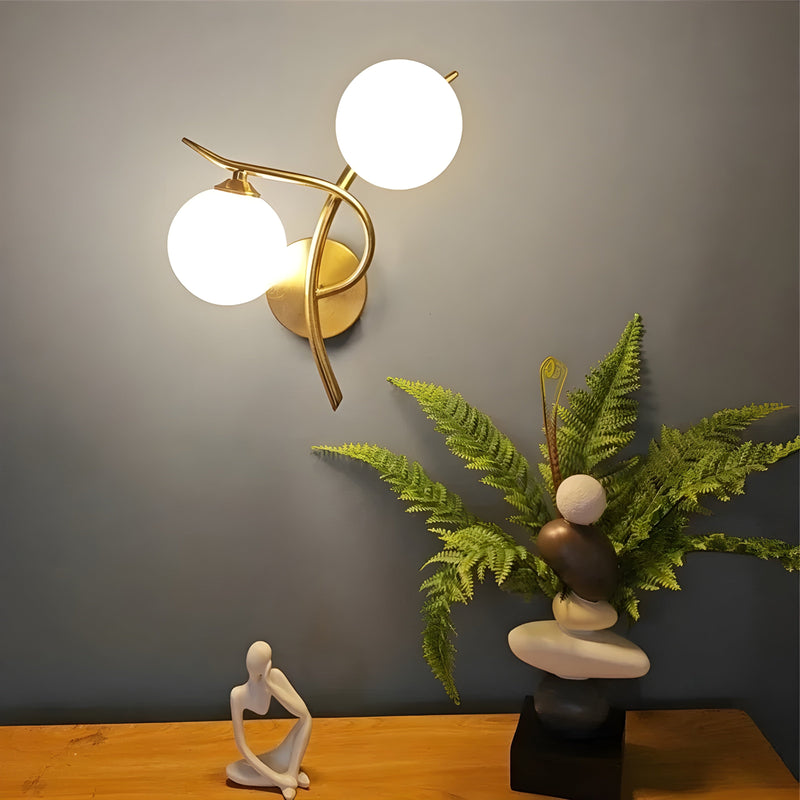 GloSphere – Væglampe i nordisk stil med blødt lys og moderne design med glaskugle