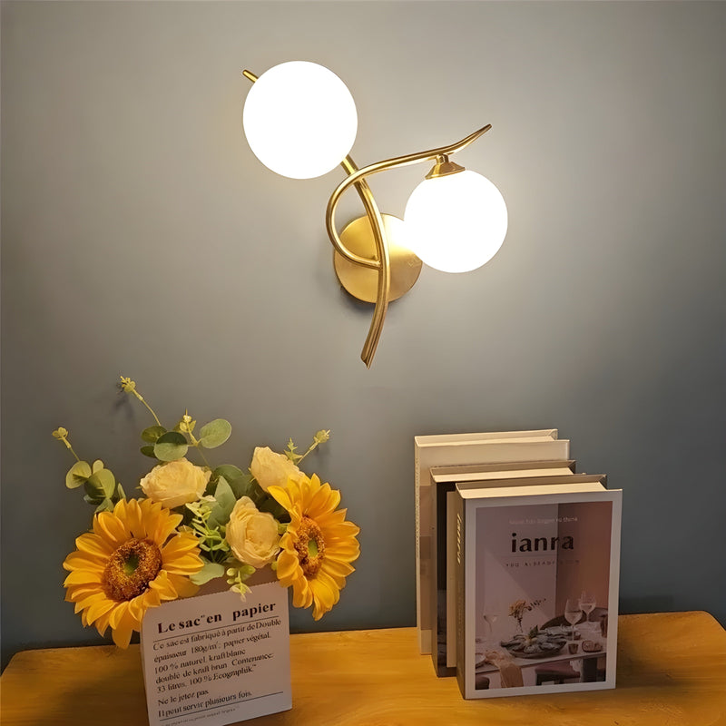 GloSphere – Væglampe i nordisk stil med blødt lys og moderne design med glaskugle