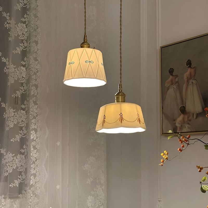 ZenAura - Elegant pendellampe med klassisk mønstret keramisk design