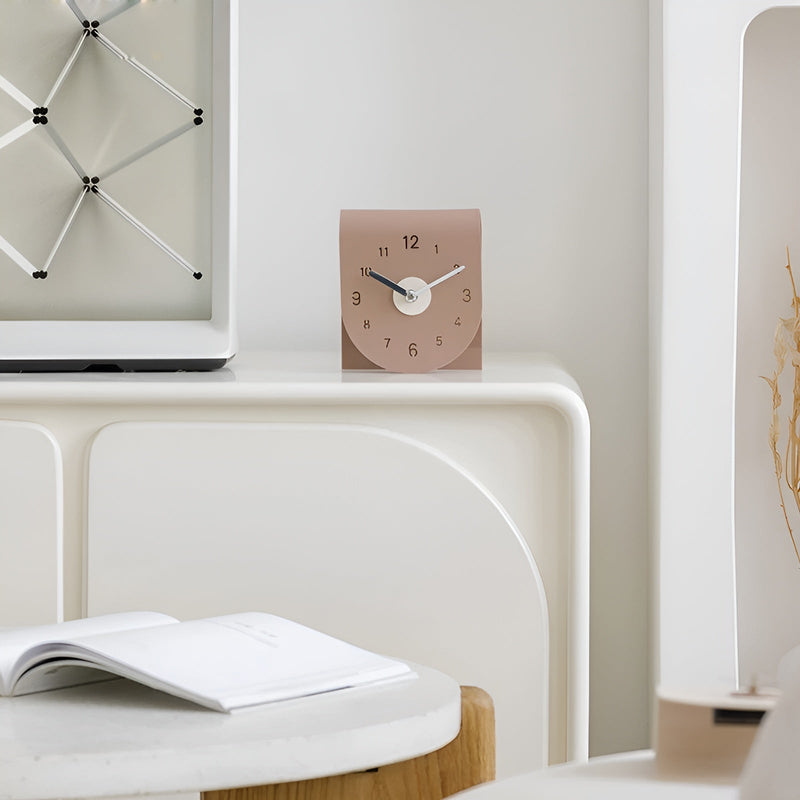 ClariClock – Elegant bordur med naturligt look og klare tal