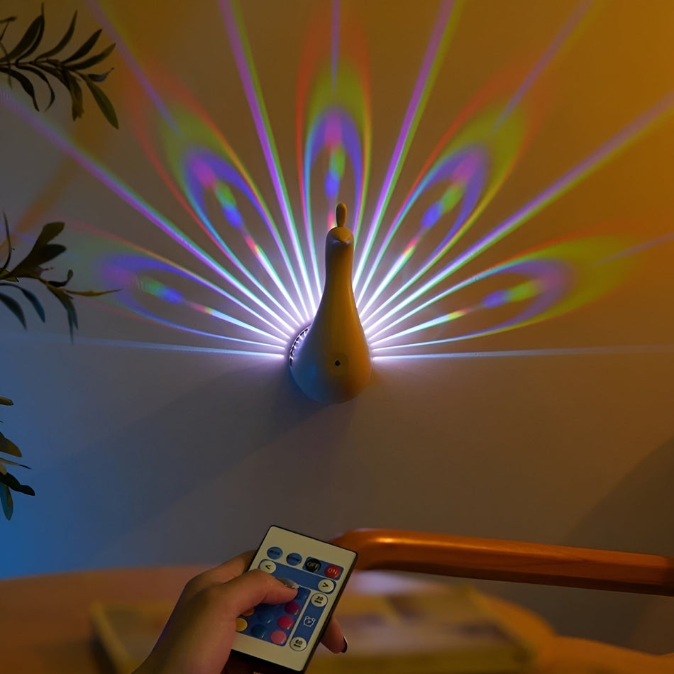 GlowFeather - Elegant påfuglefjer LED-lampe med fantastisk lysprojektion