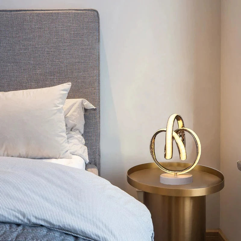 LumoGlow – Buet minimalistisk LED-bordlampe med slank bue til moderne rum