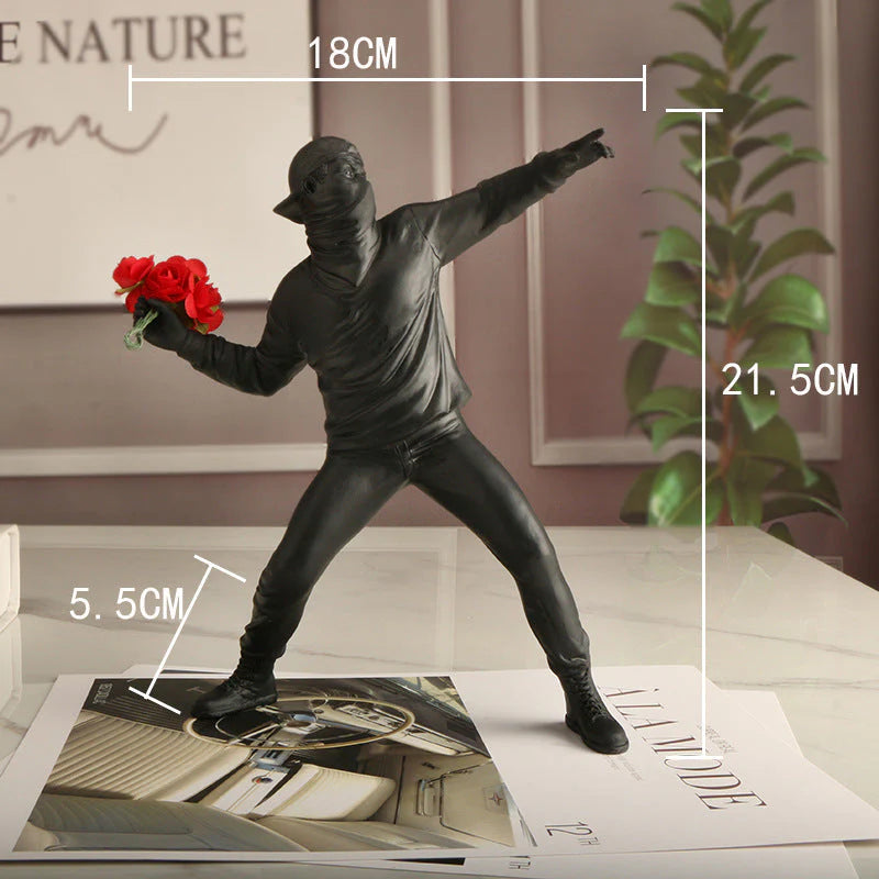 BloomThrower – Moderne blomsterkasterstatue til boligindretning og kunstnerisk udstilling