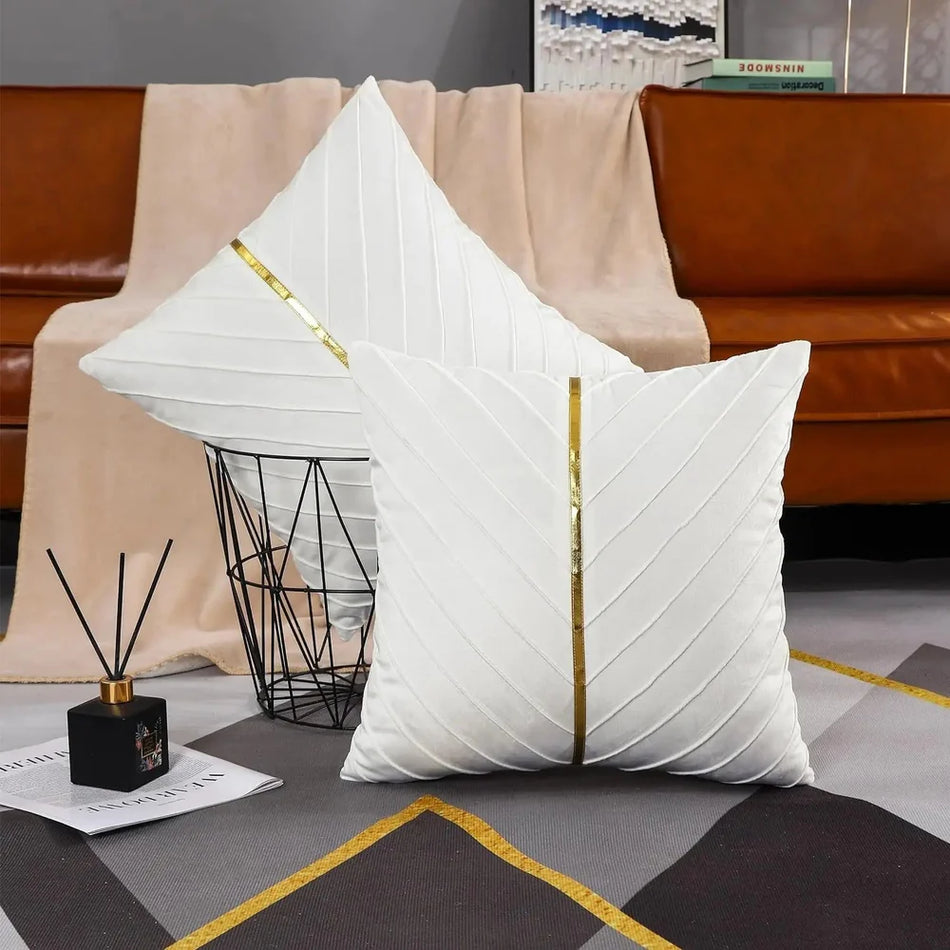 VelvoCharm – Pudebetræk med elegant diagonal paillettedetalje