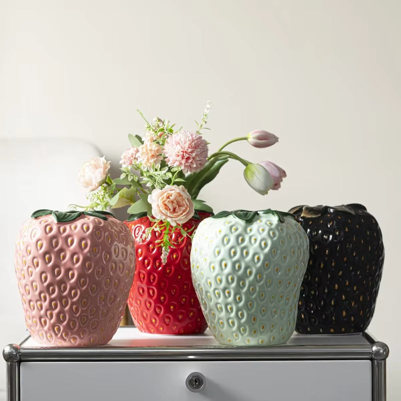 BerryForm – Moderne keramisk jordbærvase med legende design