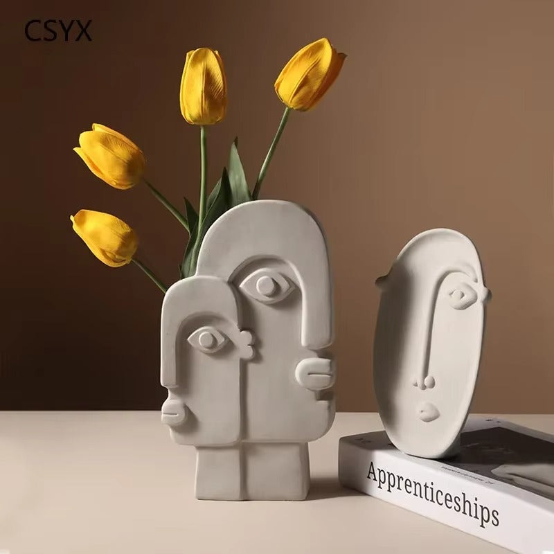 Artiface – Keramisk Skulpturvase med Abstrakt Ansigtsdesign