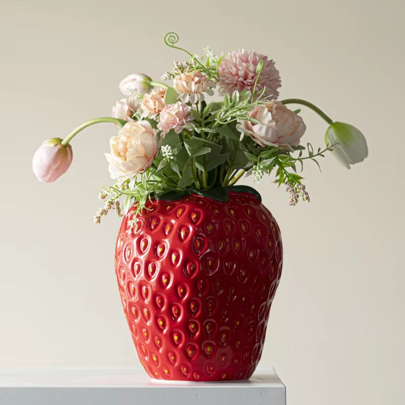 BerryForm – Moderne keramisk jordbærvase med legende design