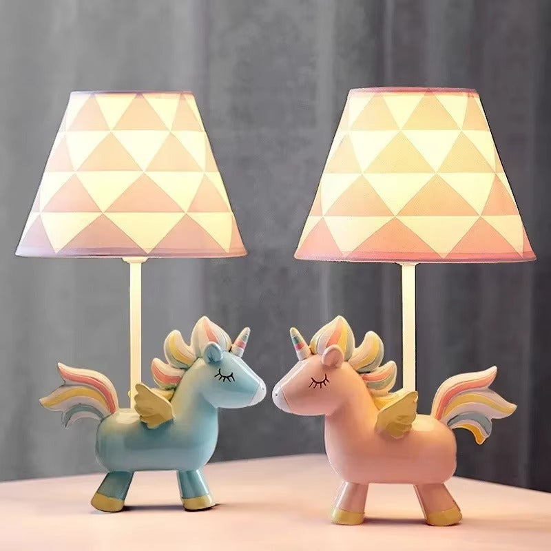 TwinkleHorn – Klassisk enhjørning bordlampe med legende design