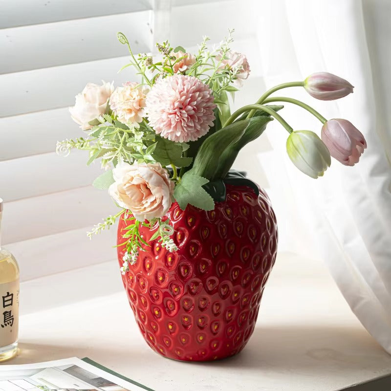 BerryForm – Moderne keramisk jordbærvase med legende design