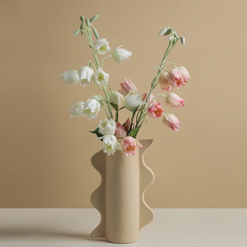 PureForm – Elegant dekorativ vase med minimalistisk design til elegante blomsterdekorationer