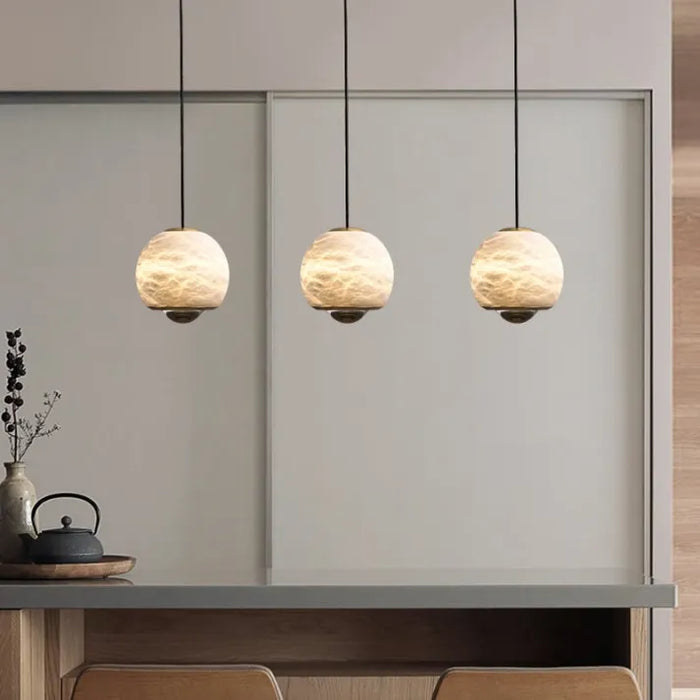LuxeGlow – Nordic Globe pendel med LED-pærefod