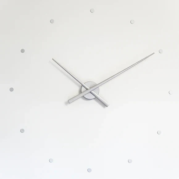 ChronoEdge - Moderne minimalistisk vægur med stort ansigt og elegant moderne design