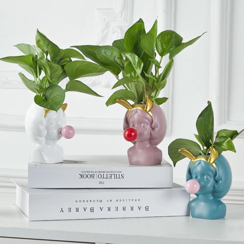 BloomMuse - Kunstnerisk ansigtsformet plantekasse med skulpturelle detaljer
