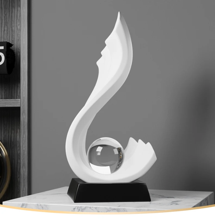 LumaSphere - Elegant abstrakt skulptur med klar sfæreaccent