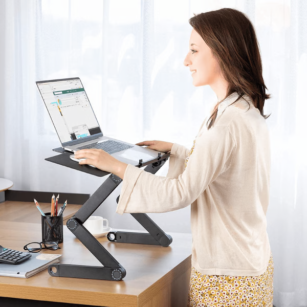 FlexStand – Justerbar ergonomisk laptop-stativ med 360° roterende ben og køleventiler
