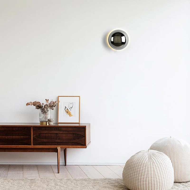 BauhausGlow – Middelalderinspireret væglampe med minimalistisk design