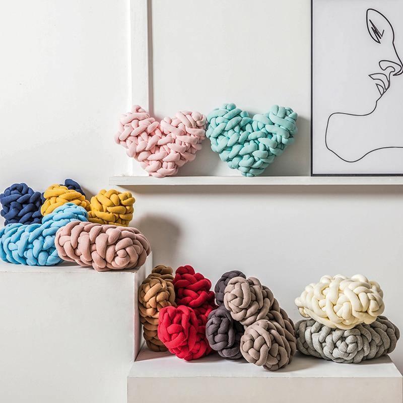 LoveTwist - Hyggelig hjerteformet pude med chunky twist-design