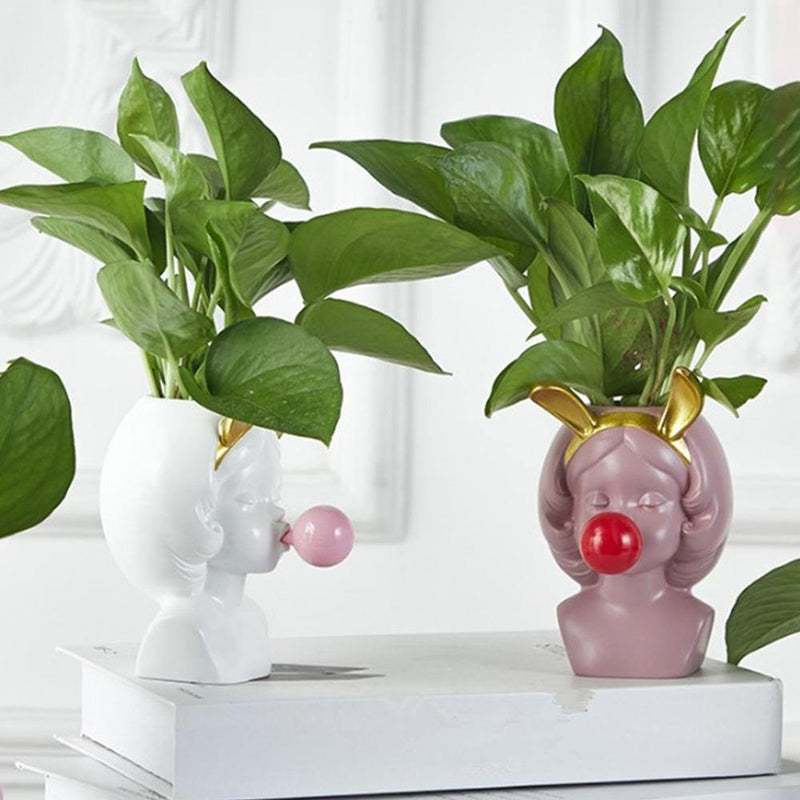 BloomMuse - Kunstnerisk ansigtsformet plantekasse med skulpturelle detaljer