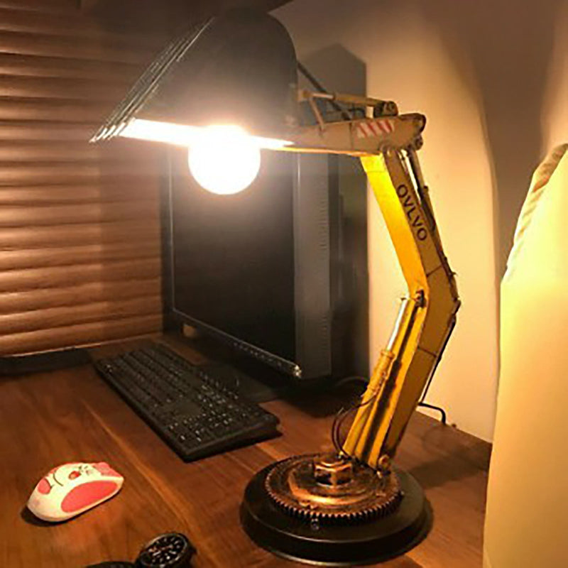 DiggerLite – Gravemaskine-inspireret bordlampe med LED til legende interiør