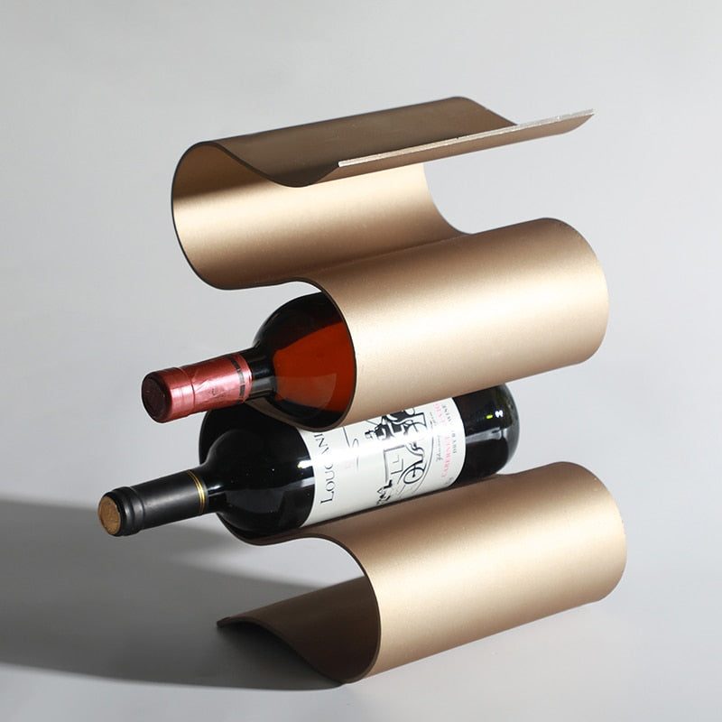 VinoCurve – moderne bordstativ med slank form til vinorganisation