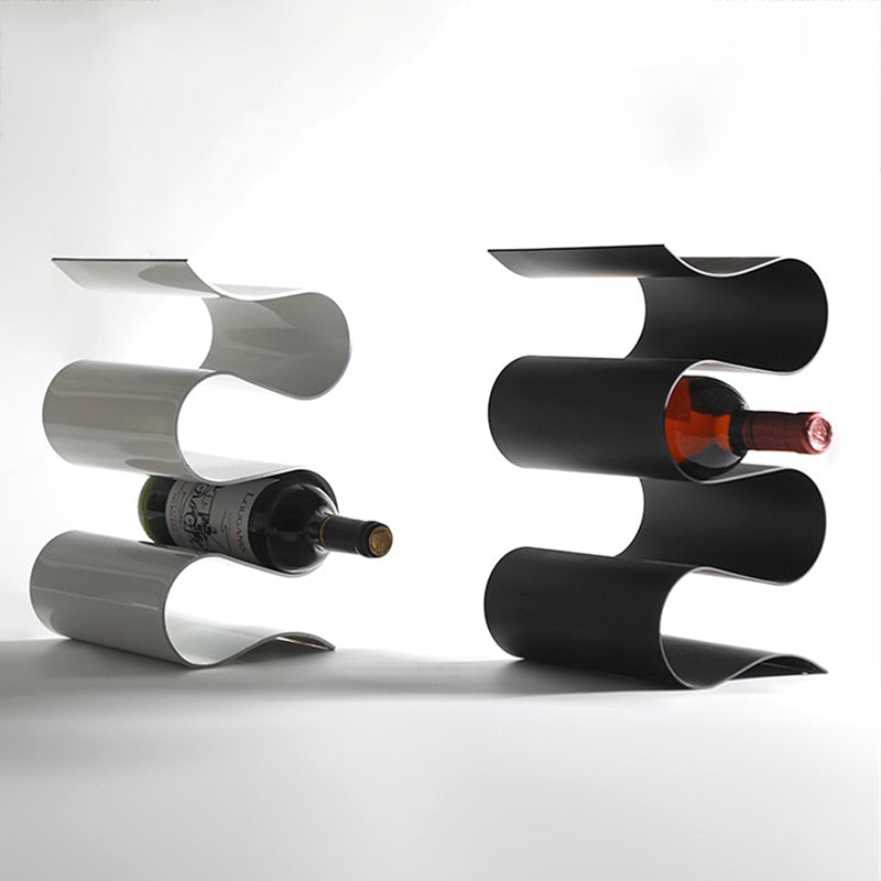 VinoCurve – moderne bordstativ med slank form til vinorganisation