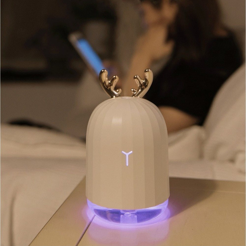 MistAura - Sød gevirformet luftfugter med blødt lys for et hyggeligt og forfriskende rum