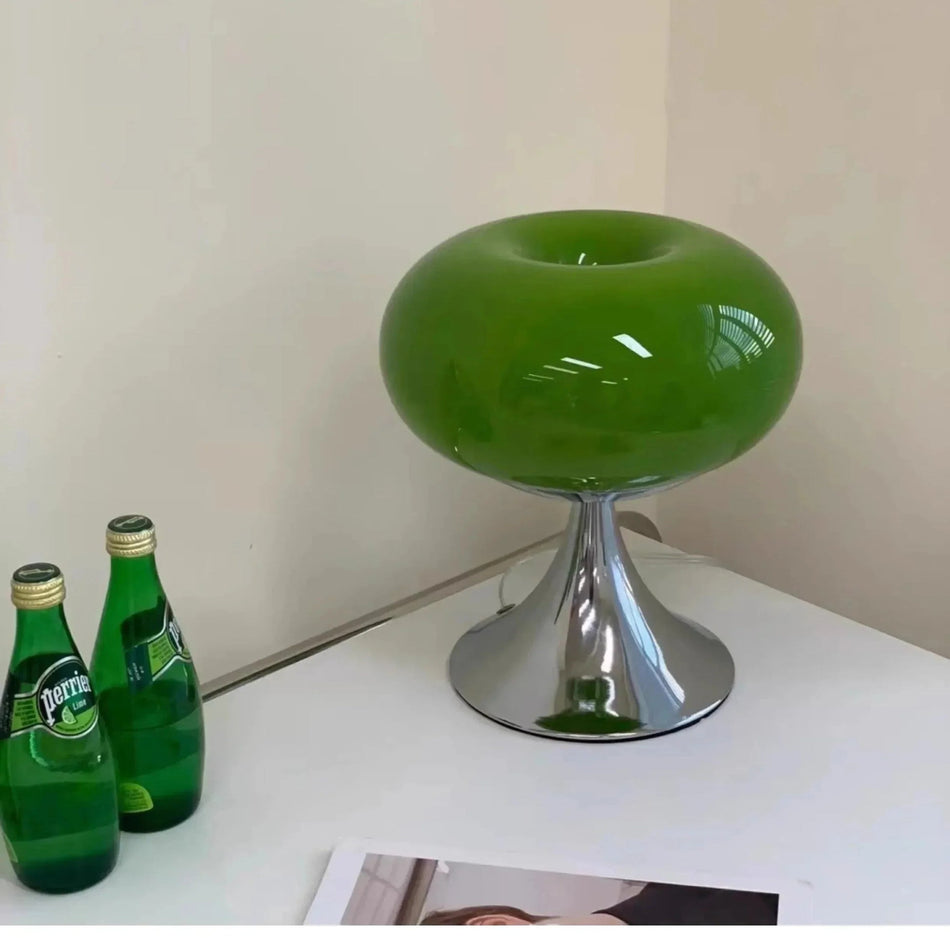 AppleLuxe – Antikinspireret bordlampe med klassisk æbleform