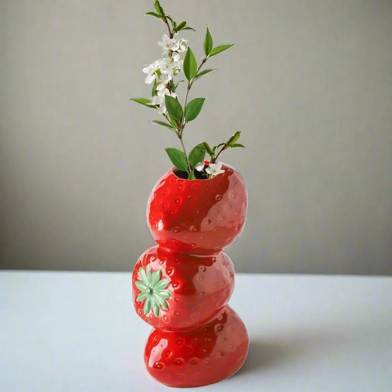 BerryBright – Keramisk Vase i Frugtform som Dekorativt Element