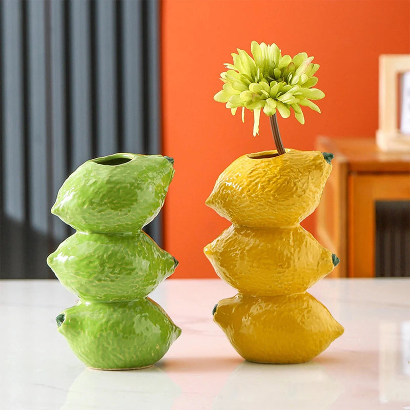 BerryBright – Keramisk Vase i Frugtform som Dekorativt Element