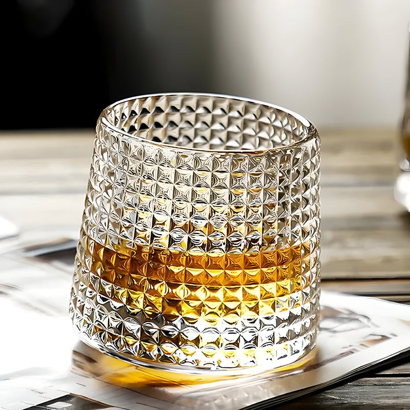 ClinkSpin - Roterende tekstureret whiskyglas med iøjnefaldende ribbet design