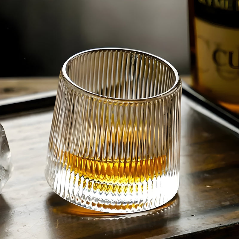 ClinkSpin - Roterende tekstureret whiskyglas med iøjnefaldende ribbet design