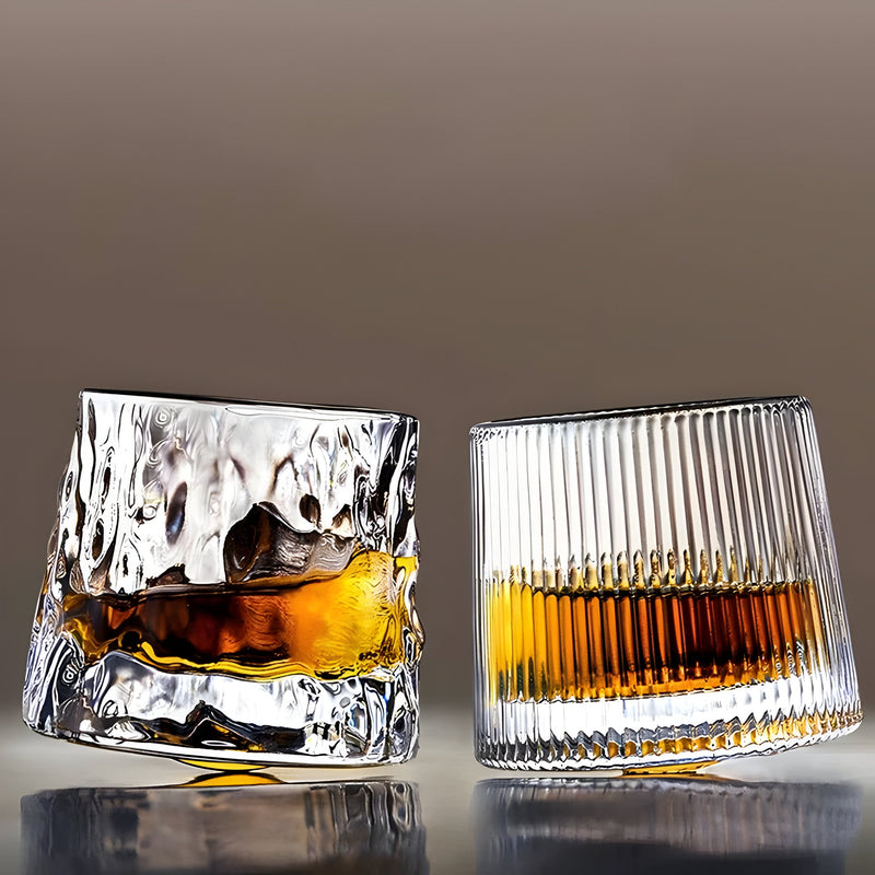 ClinkSpin - Roterende tekstureret whiskyglas med iøjnefaldende ribbet design
