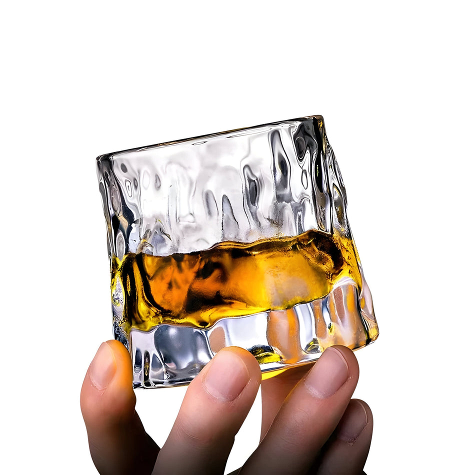 ClinkSpin - Roterende tekstureret whiskyglas med iøjnefaldende ribbet design