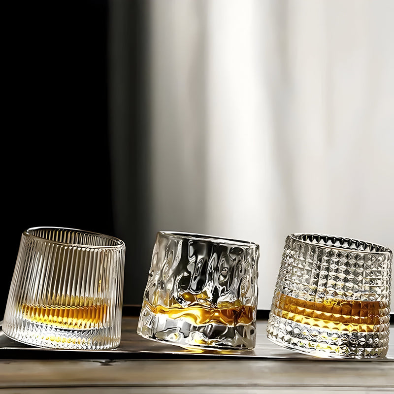 ClinkSpin - Roterende tekstureret whiskyglas med iøjnefaldende ribbet design