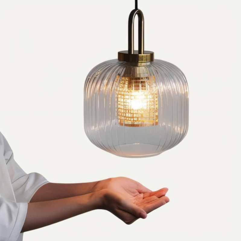GlowVerre – Retro pendel med struktureret skærm og varm gylden accent