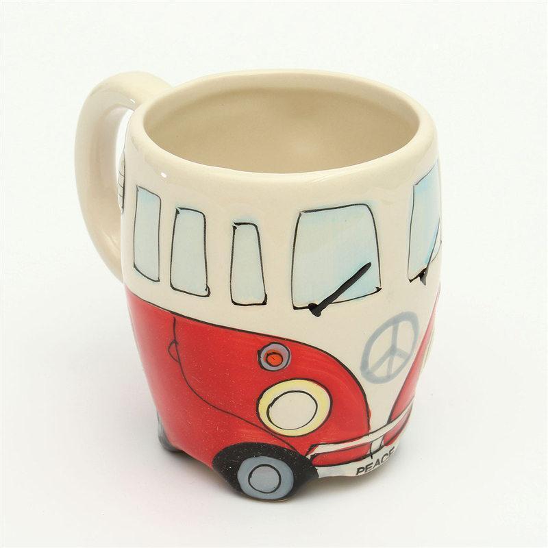 CamperMug – Farverigt kaffekrus med hippiebus-tema og livligt tegneseriedesign