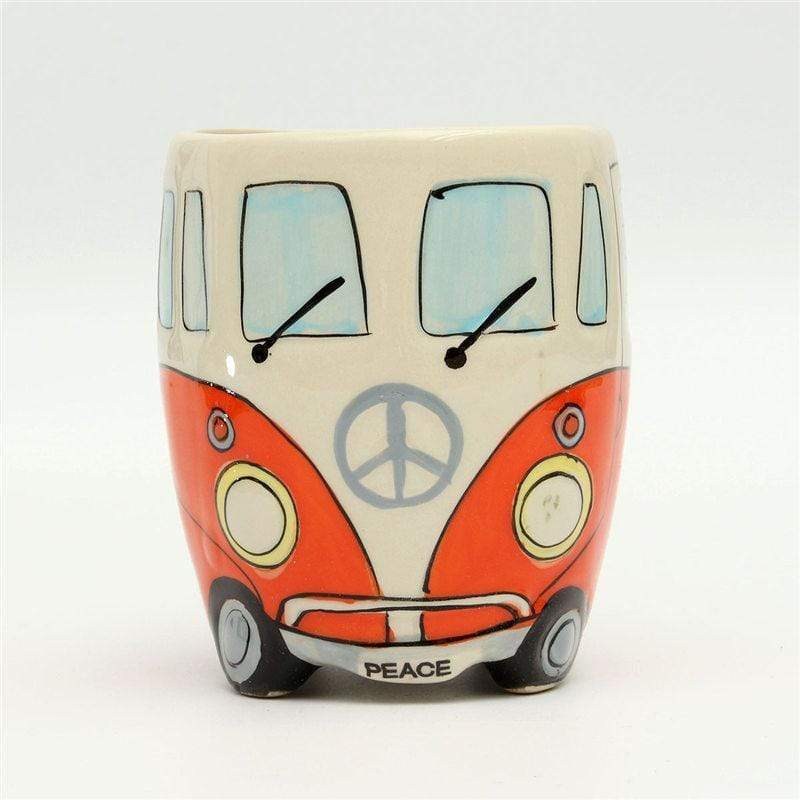 CamperMug – Farverigt kaffekrus med hippiebus-tema og livligt tegneseriedesign