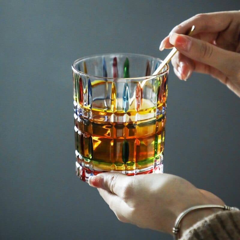 LumoSip - Designerglas med kunstnerisk mønster og flydende kurver