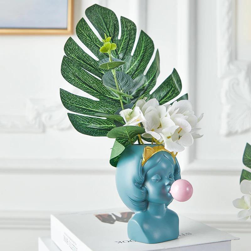 BloomMuse - Kunstnerisk ansigtsformet plantekasse med skulpturelle detaljer