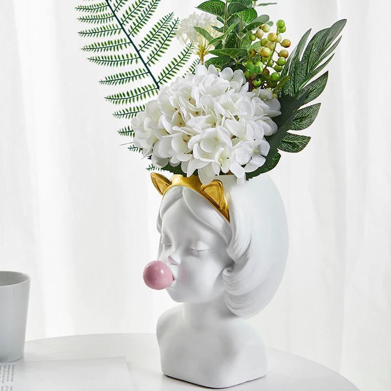 BloomMuse - Kunstnerisk ansigtsformet plantekasse med skulpturelle detaljer