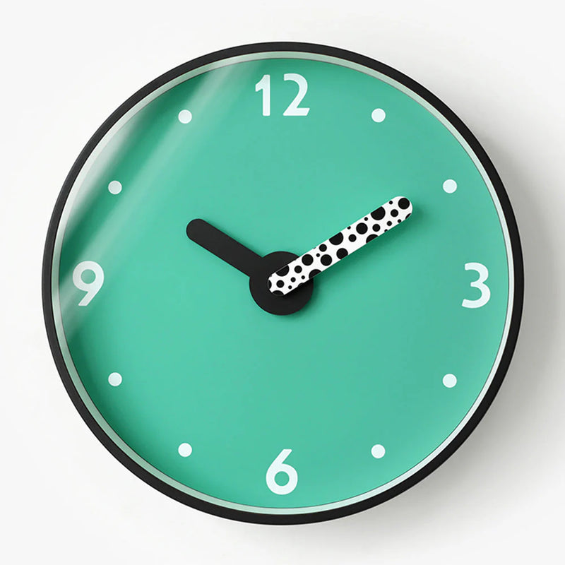HarmoniClock – Lydaktiveret LED-vægur for moderne elegance